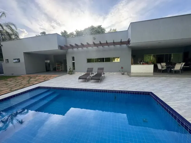 Casa térrea com 360m2 à venda no Condomínio Aldeia do Vale, em Goiânia.
