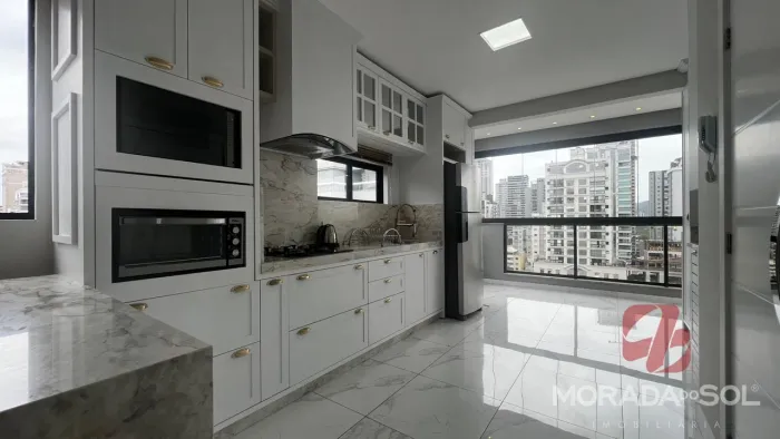 Apartamento em Meia Praia - Itapema