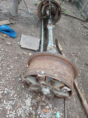 Vendo eixo dianteiro do Scania 113, ano 93, roda raiada 