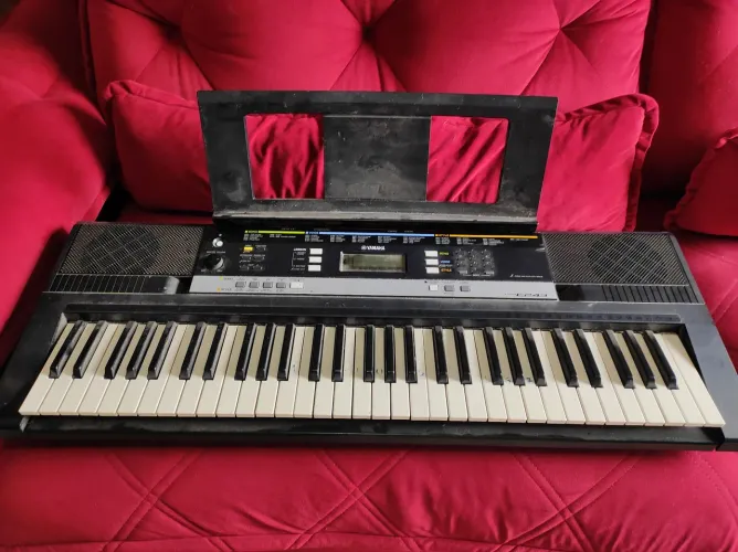 Teclado Musical Yamaha PSR-E243