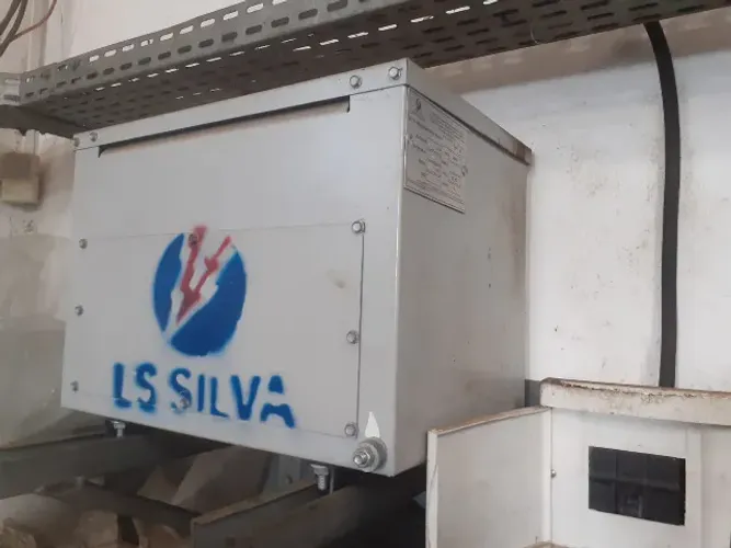 Auto transformador trifásico