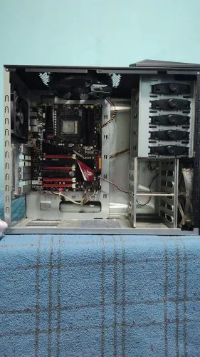 Gabinete, Placa Mãe, Processador, Memórias e Coolers
