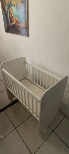 Berço mini grade móvel com colchão