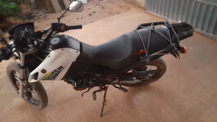 Vendo esta moto crosser xtz 150 branca