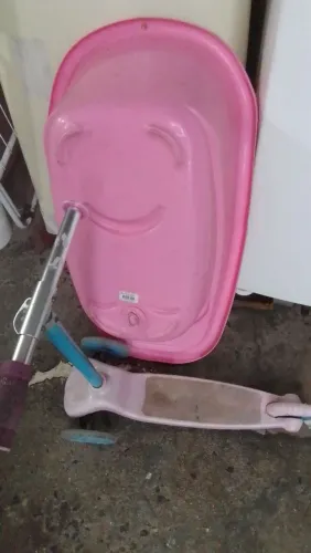 Banheira de bebê mais patinete infantil