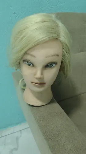 Cabeça de boneca para penteados 