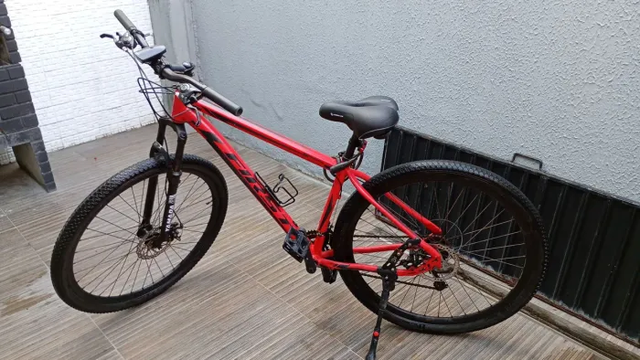 Vende-se BELÍSSIMA BIKE (Com acessórios)