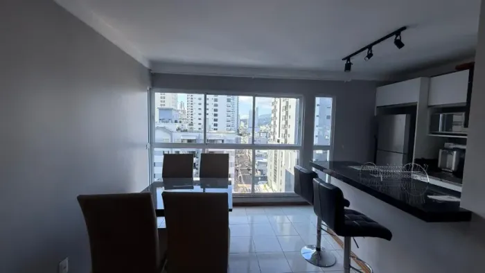 Locação anual - Apartamento mobiliado com 3 dormitórios e 2 vagas - Balneário Camboriú
