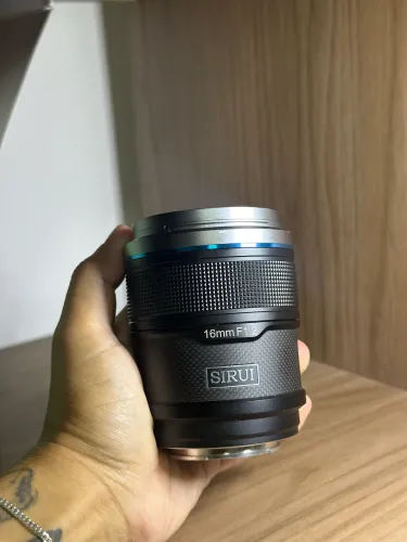Lente Sony sirui 16mm 1.2
