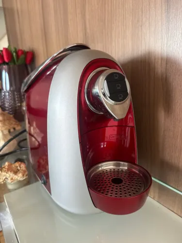 Cafeteira Três Corações vermelha