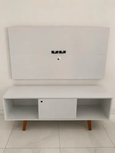 Rack com painel para TV até 42 polegadas