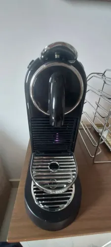 CAFETEIRA NESPRESSO NOVINHA!!! 1 ANO DE USO!! R$ 450,00