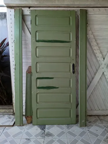 Vendo porta completa de Massaranduba 