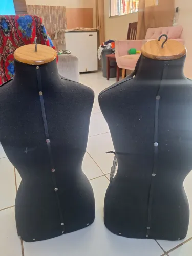 Vendo 2 maniquins seminovos