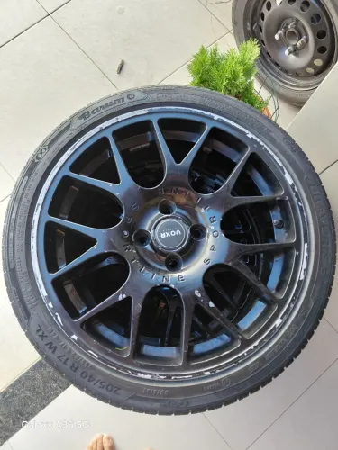 Roda aro 17<br>RosPneu 205/40/17<br>Obs 1 pneu com bucho