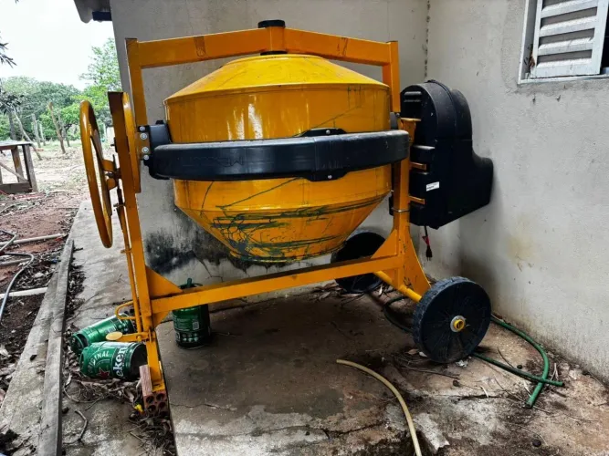 Betoneira Menegotti 400lt 220V