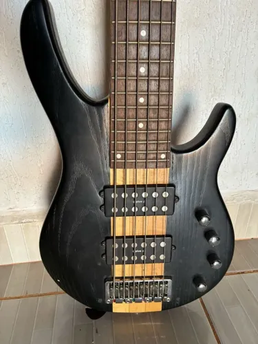 Baixo de 6 cordas Eagle