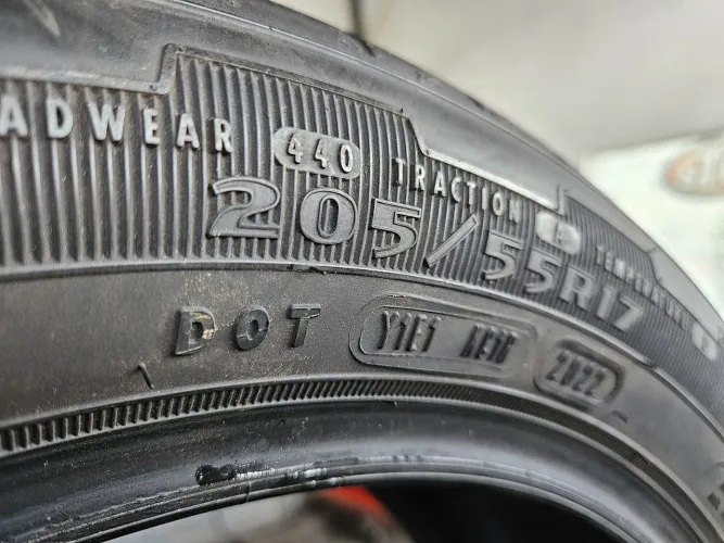 Vendo par de pneus Goodyear 205/55 R17 wrangler Territory HT