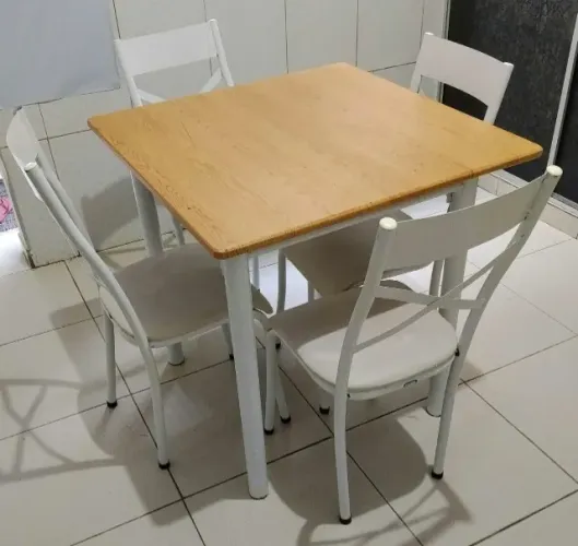 Mesa tampo granito 4 cadeiras plotado com vinil amadeirado