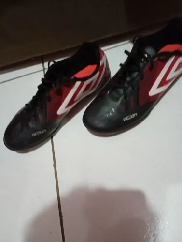 Chuteira umbro society