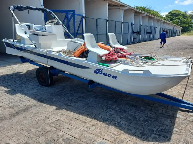 Jangada 6 lugares mais piloto Motor 25 hp Johnson valo $24mil só ligar *71 ou zap