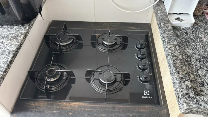 Cooktop com suporte de Madeira