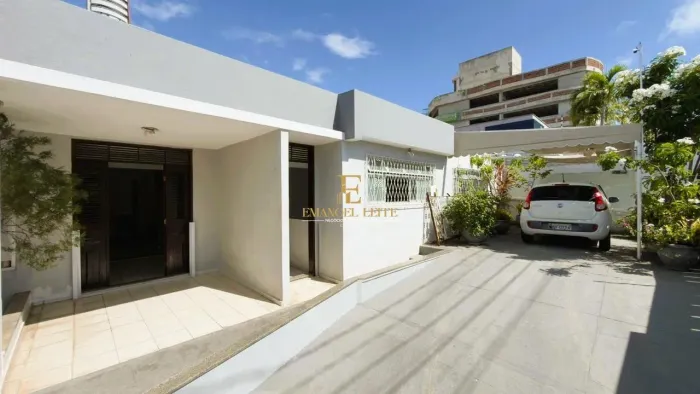 Aluga-se Casa Comercial em Petrópolis - Natal/RN