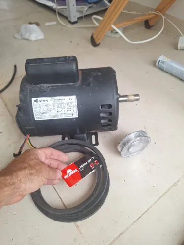 Motor de indução monofásico com roldana e correia(nunca usado)