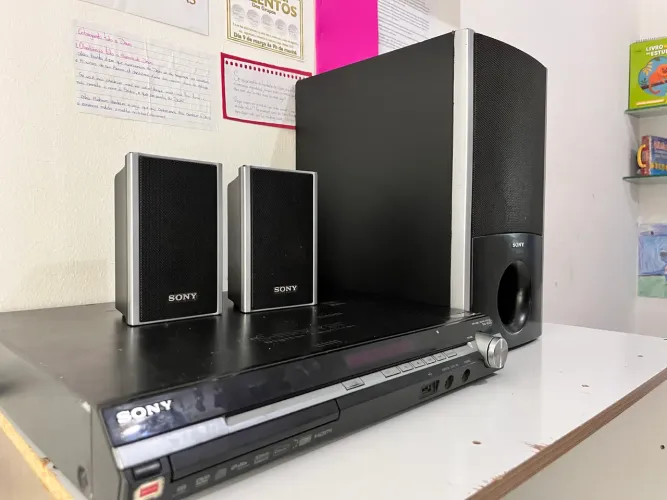 Home Theater Sony modelo DAV-DZ275