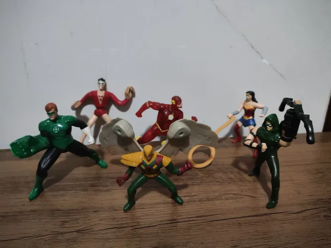 Bonecos colecionáveis DC Liga da Justiça coleção completa McDonald's
