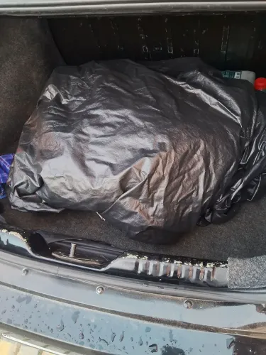 Capa de Couro para Carro Tamanho P Semi Nova