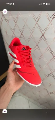 Chuteira adidas predator