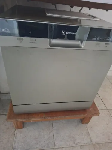 Lava-Louças Electrolux 8 Serviços Inox (modelo LE08S). | Parcelo em até 3x
