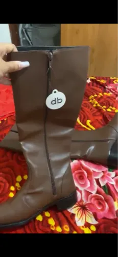 Vendo essa bota marrom número 37