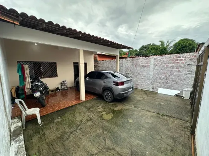 Casa ampla e bem localizada