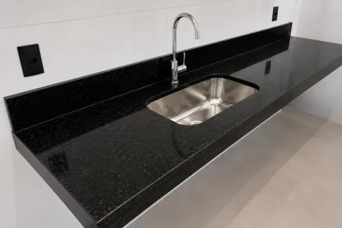 ? Bancada de Granito Preto São Gabriel 2m - Oferta Imperdível!