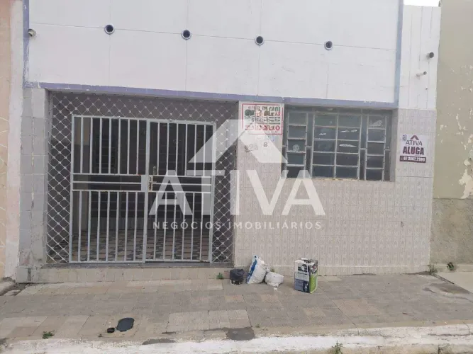 CASA COMERCIAL PARA LOCAÇÃO - 04 QUARTOS - ATRAS DA BANCA