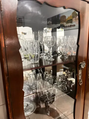 Cristaleira antiga clássica