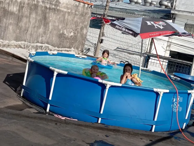 Piscina Intex 6700 litros com Bomba e produtos.