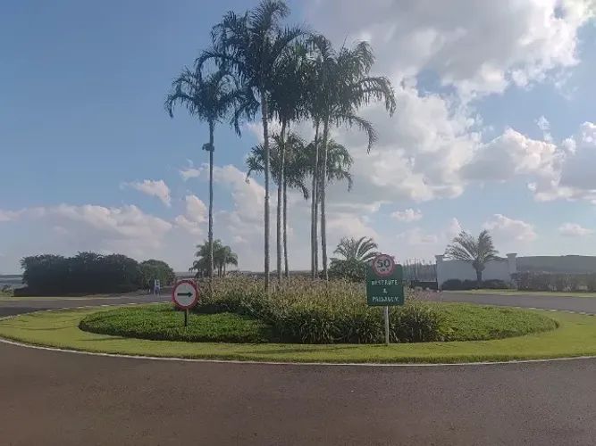 Terreno nobre  Riviera de Santa Cristina II - Linda Vista, 20 m do asfalto no melhor local