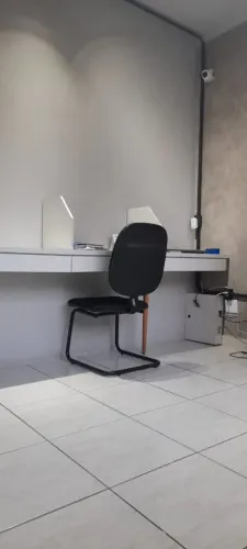 2 baias divisórias feitas em MDF pra escritório.