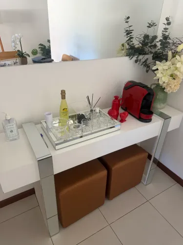 Aparador espelhado / mesa lateral sala