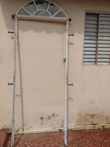Vendo portas e janelas