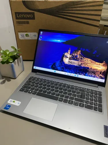 Lenovo i5 12ª Geração | 8GB RAM | SSD 512GB NVMe | Velocidade e Desempenho!