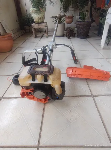 Vende - se uma Roçadeira Husqvarna 131 R