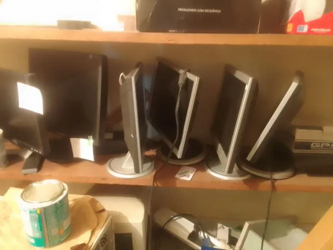 Vendo lote de monitores comp. 6 unidades