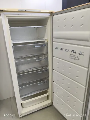 Freezer vertical 236 litros