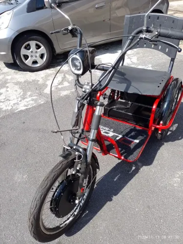 Triciclo elétrico duoBike.