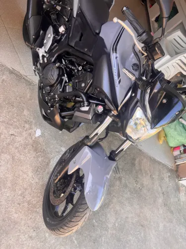 Vendo Mt 03 muito nova