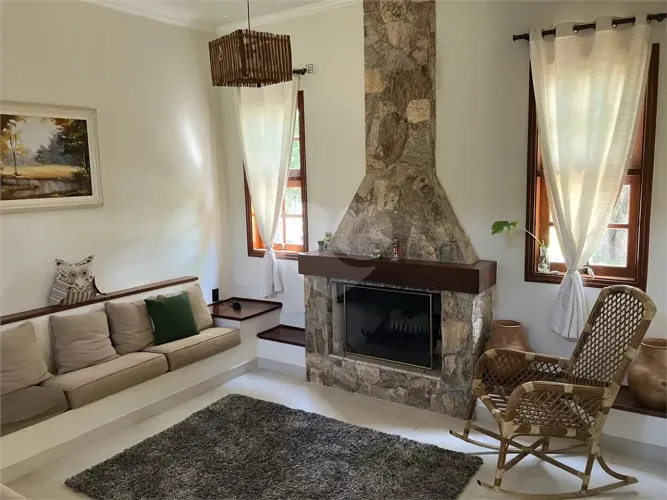 Casa à venda com 4 quartos, sendo 2 suítes, no condomínio Vivendas do Lago, Sorocaba - SP